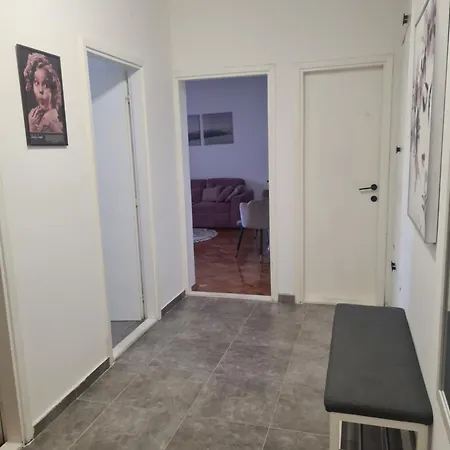 Serenity Centre بودغوريتْسا